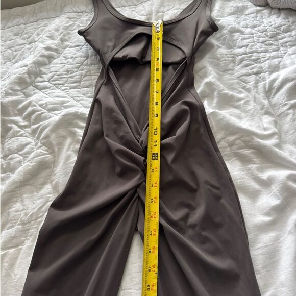 Grey Twist-Front Flared Jumpsuit – XS (75% Nylon, 25% Spandex) - Picture 8 of 16